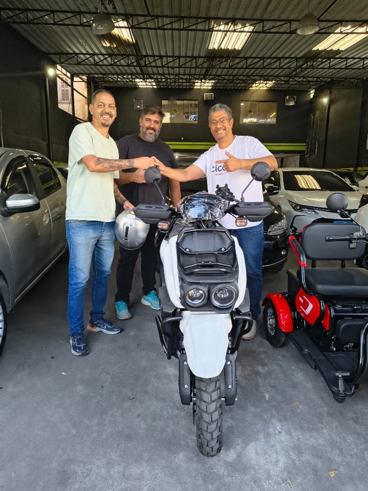 Cliente Ciccloo satisfeito com sua moto elétrica